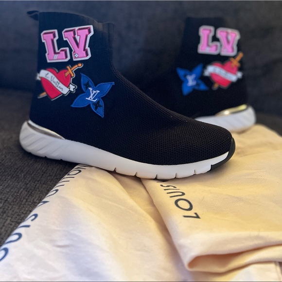 Exclusive and 100% authentic LV slip on sneakers for women. - Picture 5 of 7